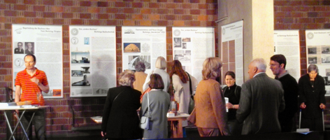 Die Ausstellung in der Gustav-Adolf-Kirche in Berlin-Charlottenburg. KLICK zeigt die Chronik der OBAK-Arbeit mit Fotos von bisherigen Ausstellungsorten!
