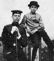 Bartning (ca. 10-j�hrig) mit Vater